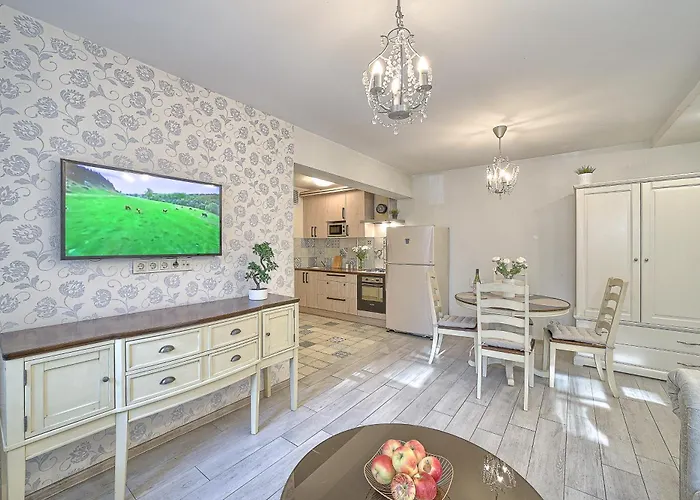 Elegant In Old Town Self Check In 24x7 By H&h Апартаменты