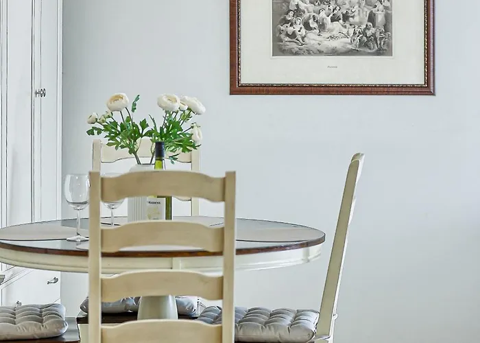 Elegant In Old Town Self Check In 24x7 By H&h