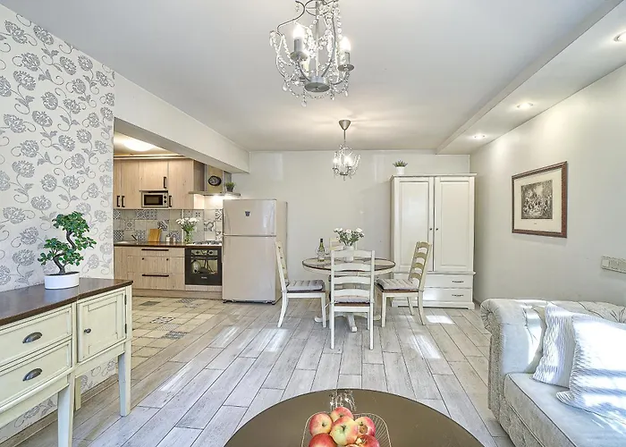 Elegant In Old Town Self Check In 24x7 By H&h Апартаменты